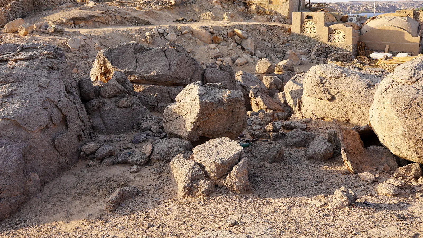 The rocky site on Bigeh, before the building started